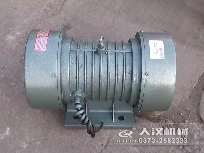 VB振動(dòng)電機(jī)的選型要根據(jù)所匹配產(chǎn)品需要的激振大小，進(jìn)行選擇。