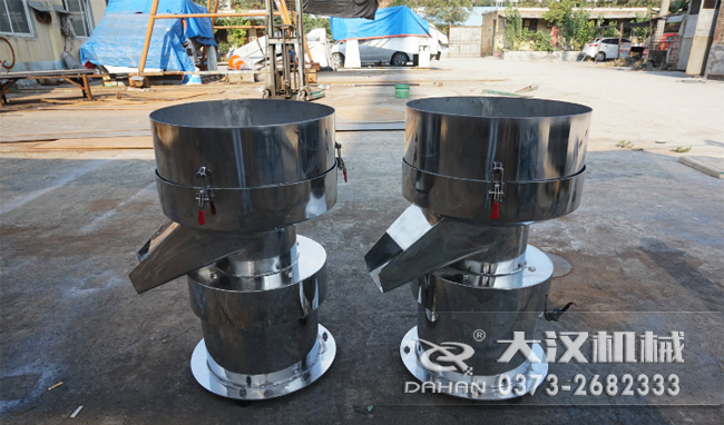 不銹鋼涂料振動(dòng)篩是一種比較受用戶歡迎的產(chǎn)品之一，主要優(yōu)勢(shì)耐酸堿，不生銹，使用壽命長。